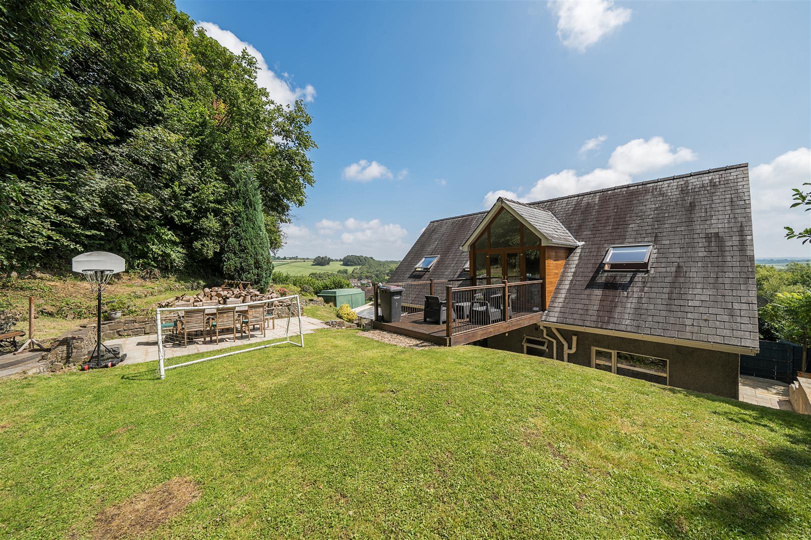 Yr Allt, Llangennech, Llanelli, SA14 8YU